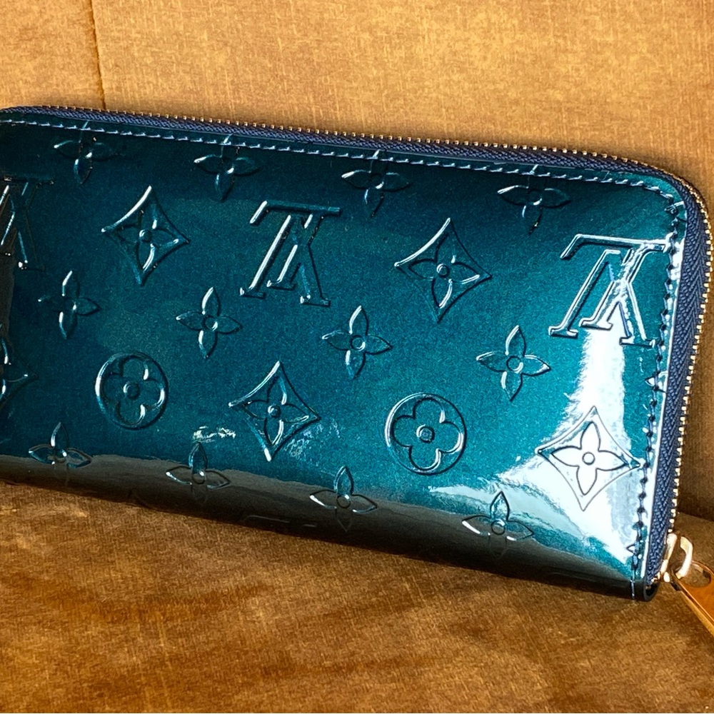 Louis Vuitton, zippy Patent Leather Blue Vernice wallet.
